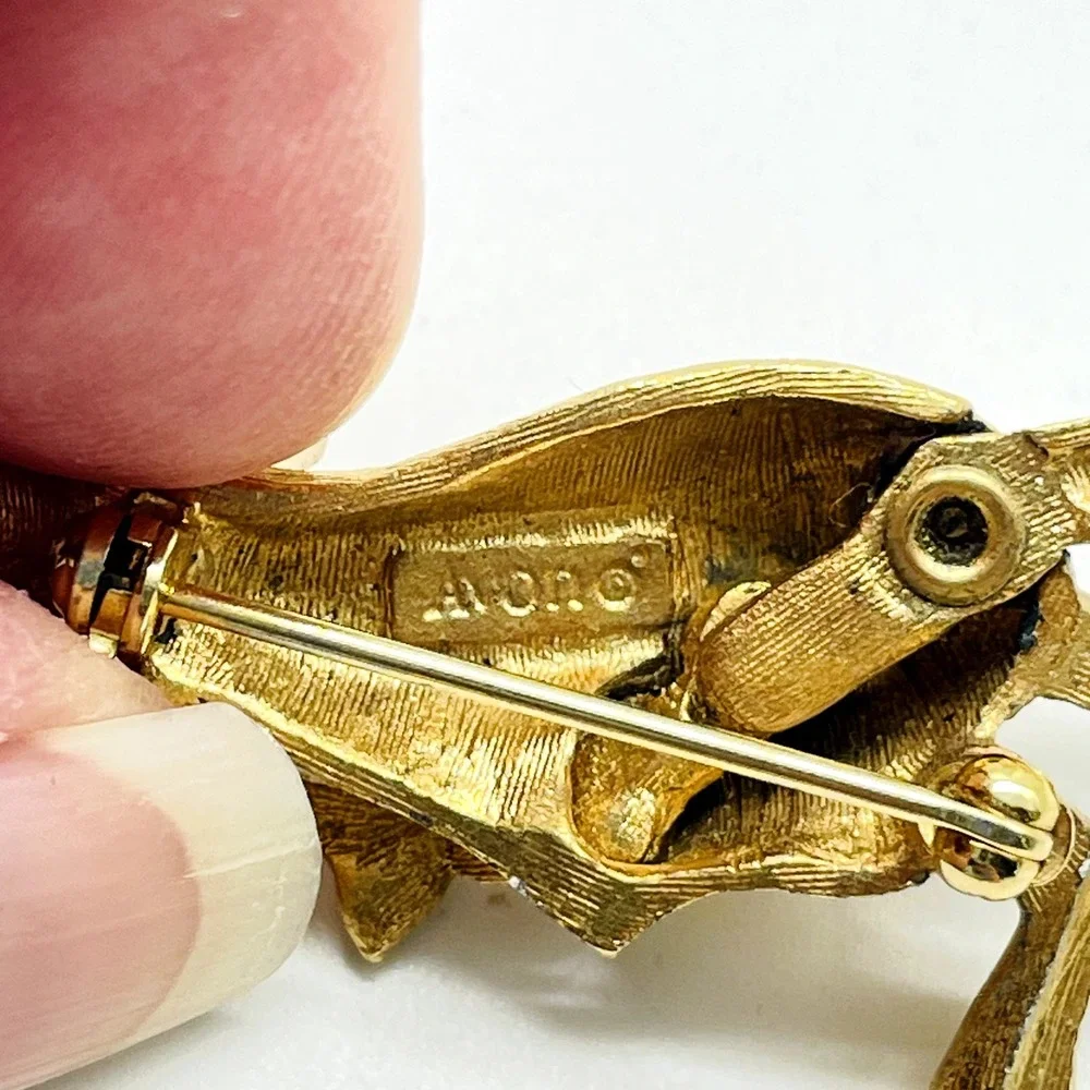 Signed Avon Gold Tone Kangaroo Brooch Pin Articulated Tail Vintage Figural